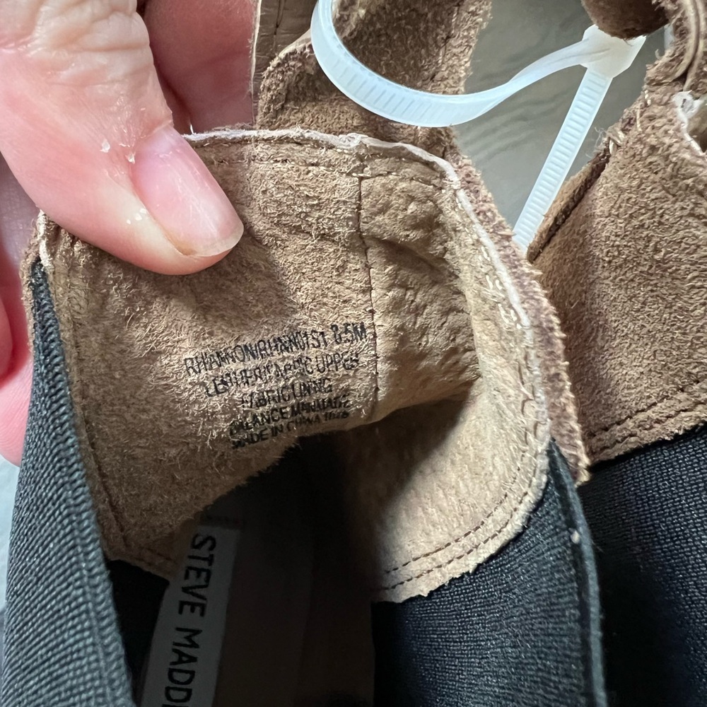 Steve Madden Rhiannon Chelsea Boot - Picture 5 of 5